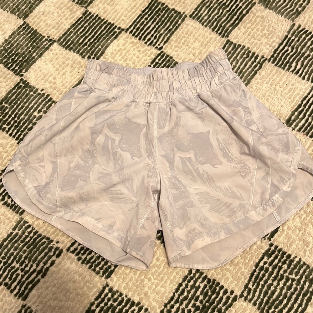 Lululemon hotty hot shorts 4